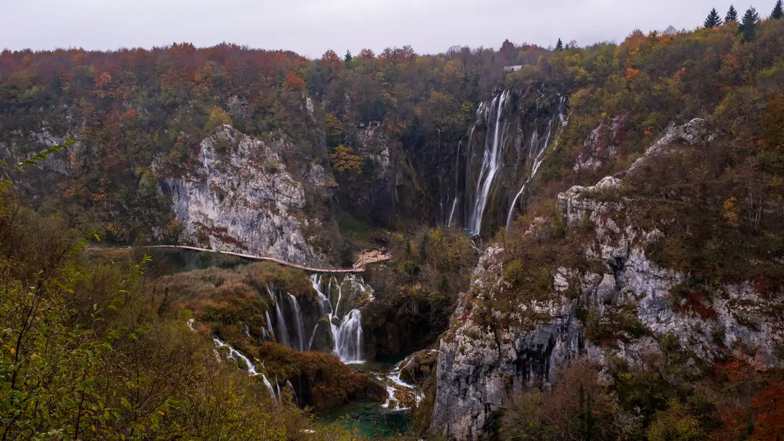 krajina s vodopády