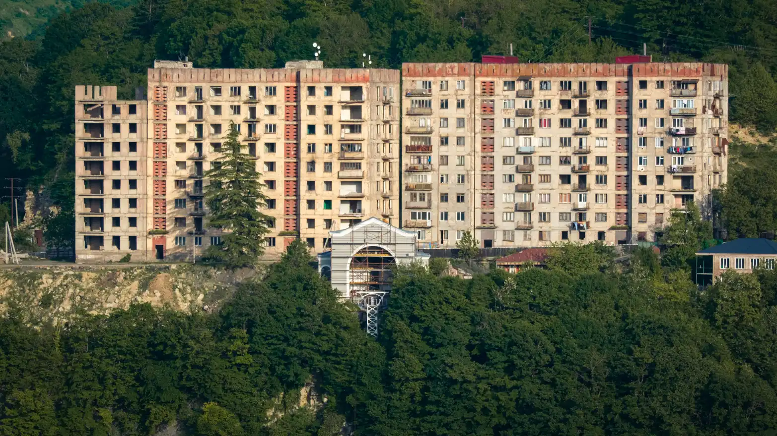 stanice lanovky u paneláku