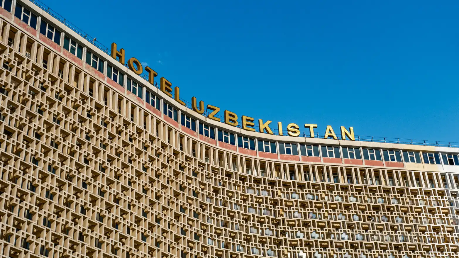 detail fasády hotelu