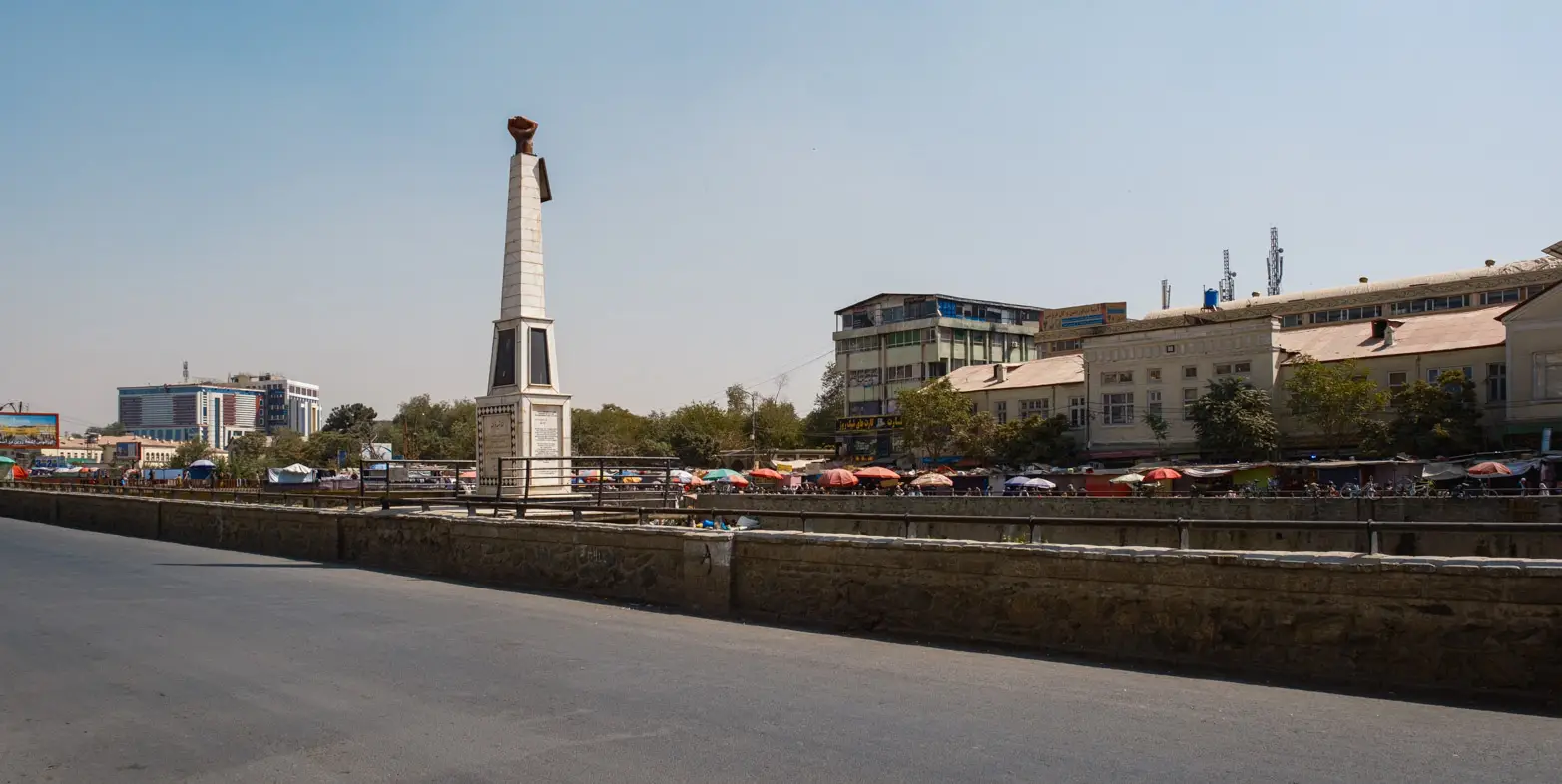 památník na nábřeží