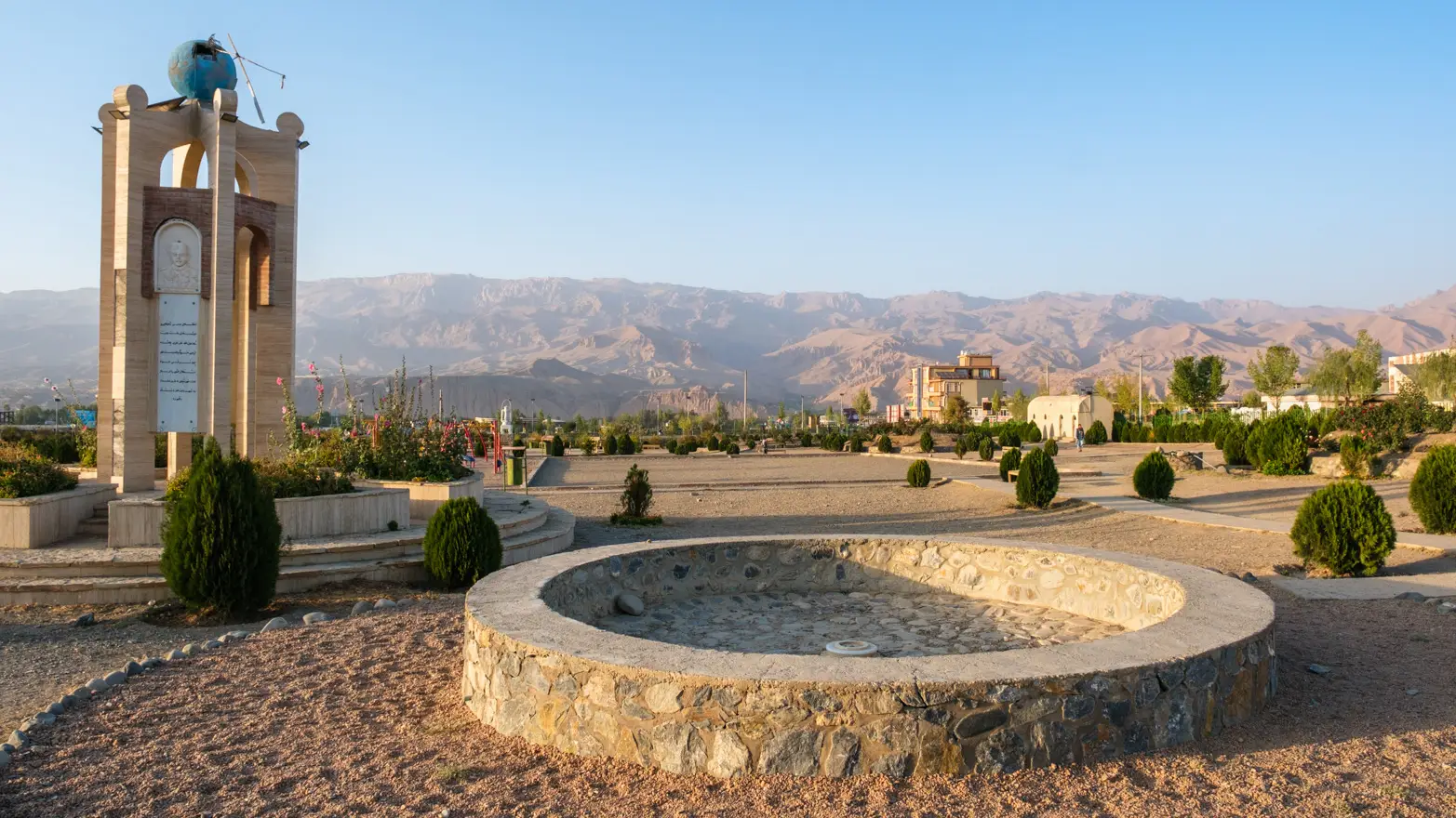 městský park s výhledem na hory