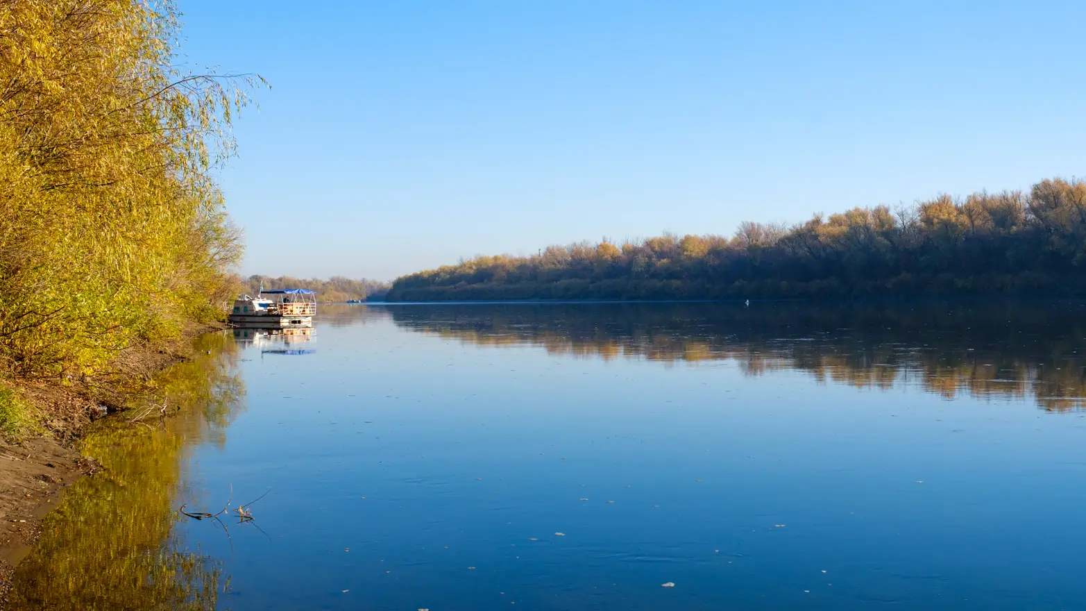 široká klidná řeka
