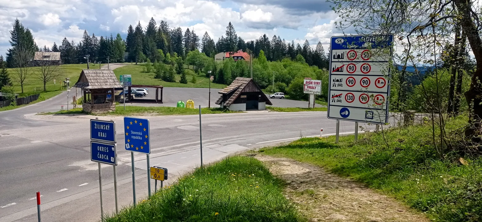 cedule označující státní hranici Česka a Slovenska