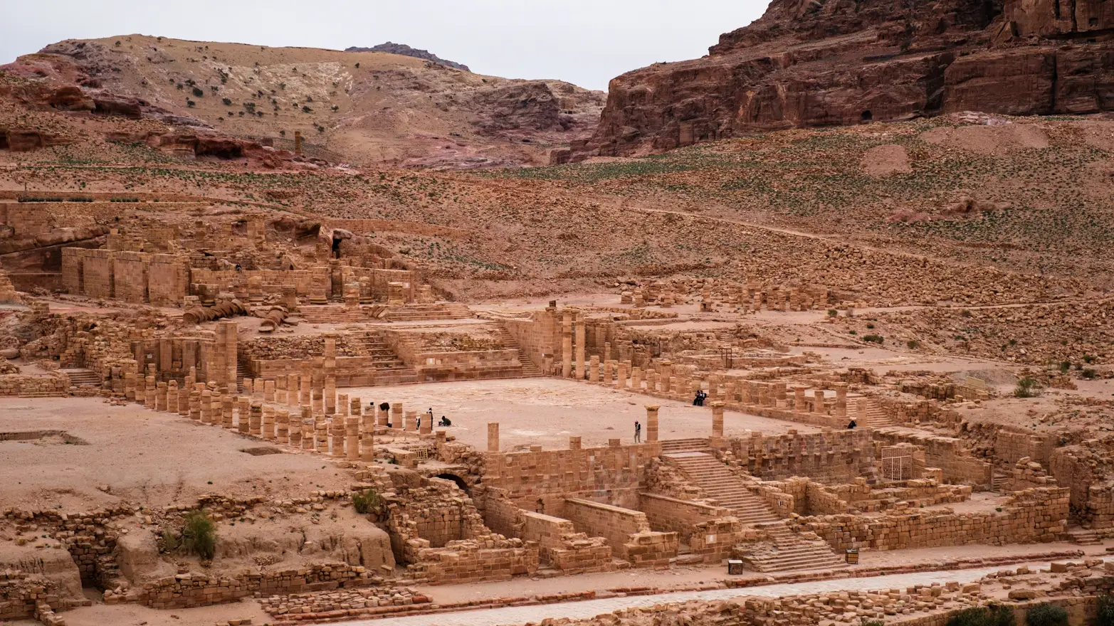 starobylé ruiny se sloupořadími