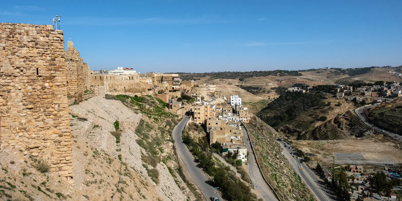 výhled z mohutných hradeb