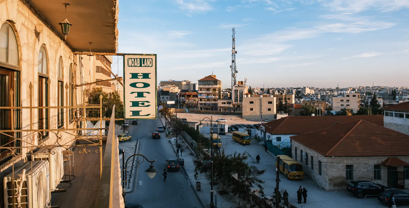 výhled z hotelového balkónku