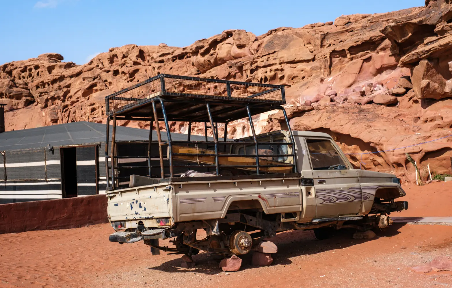 stará Toyota Land Cruiser bez kol