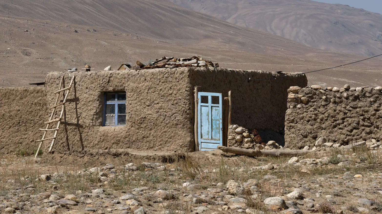 hliněný příbytek