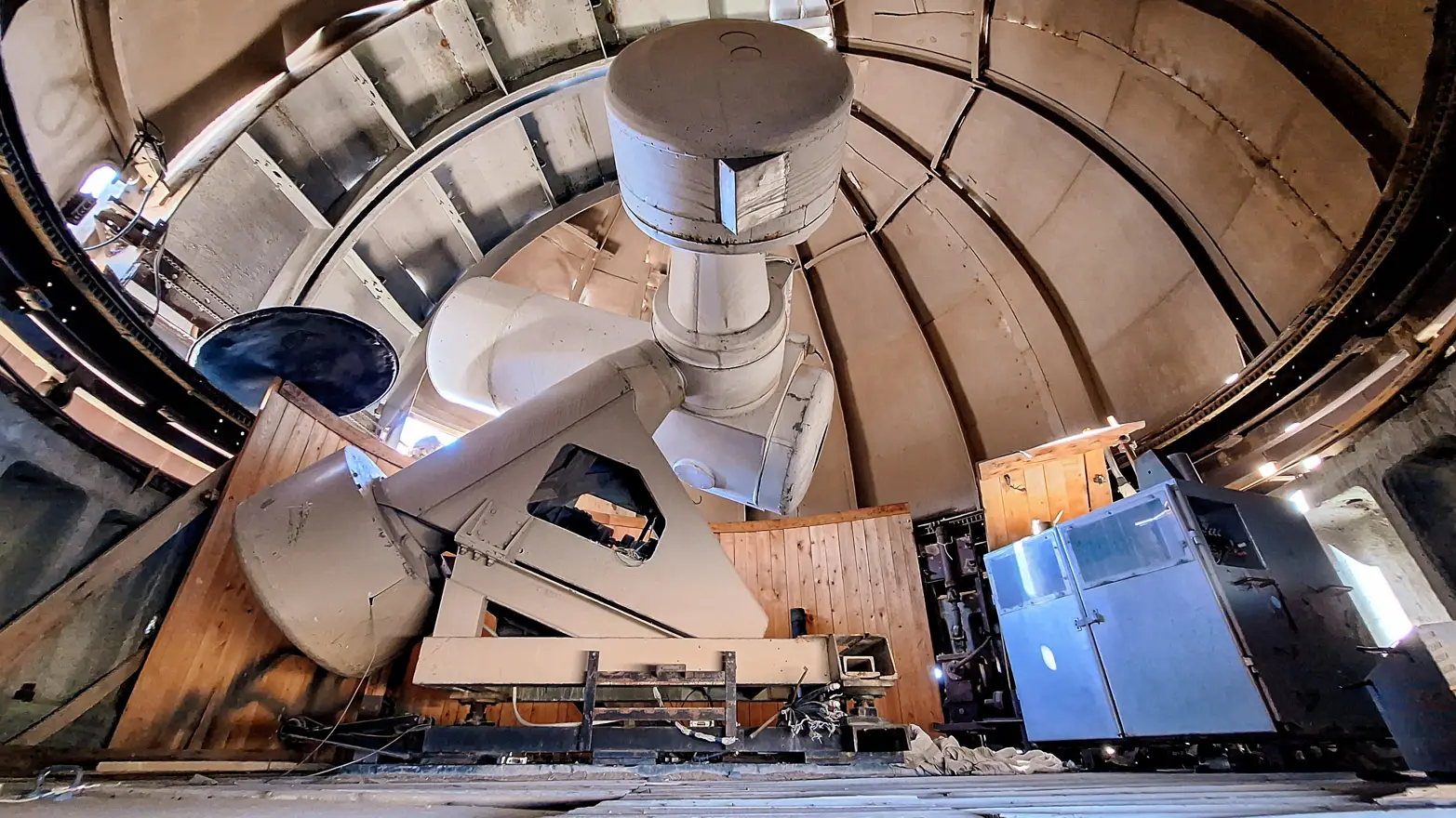 dalekohled v hvězdárně