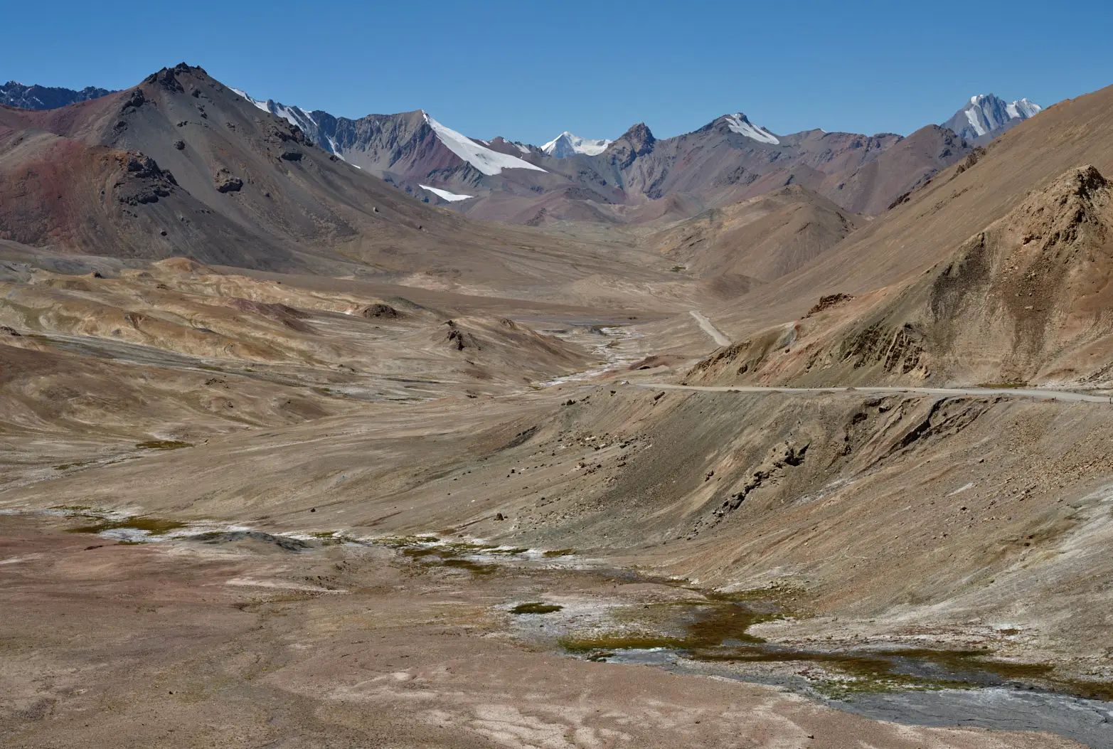 silnice v horské krajině