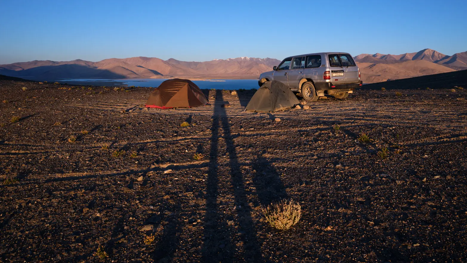 stany u auta za východu slunce