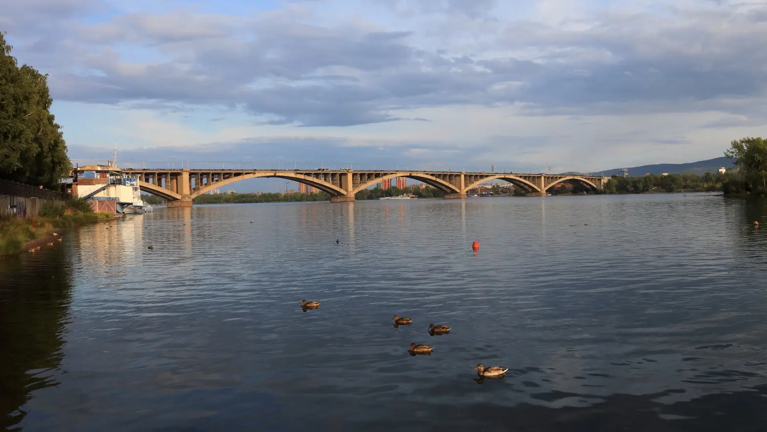 most přes velikou řeku